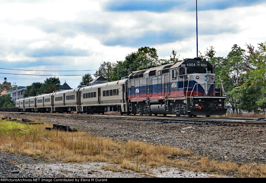 MNCR 4904 on train 1116